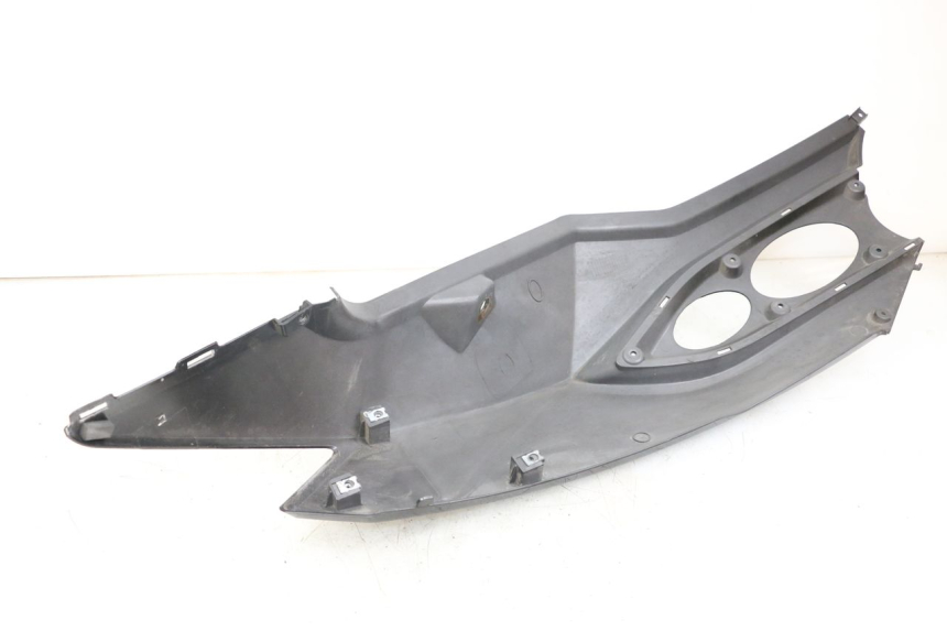 photo de LEFT REAR SIDE PANEL DAELIM S3 125 (2010 - 2017) - Alternative perspective