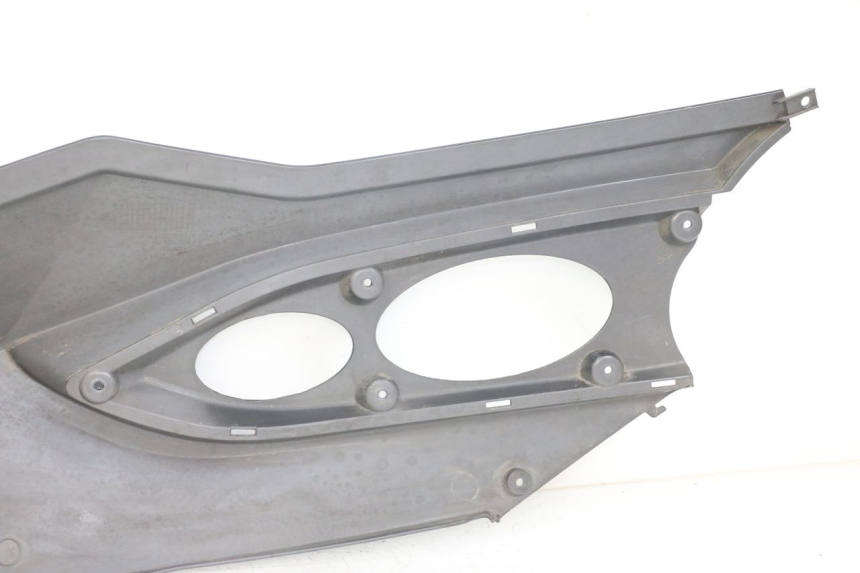 photo de LEFT REAR SIDE PANEL DAELIM S3 125 (2010 - 2017) - Fixing points details