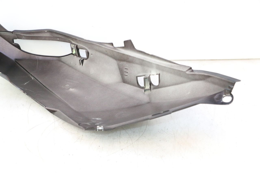 photo de REAR LEFT PANEL PEUGEOT SATELIS 125 (2006 - 2009) - Focus on structure