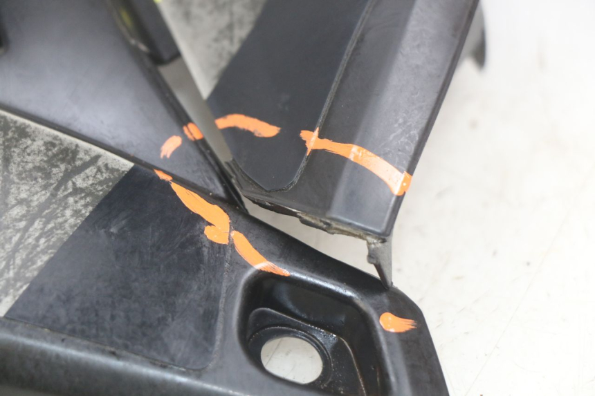 photo de LEFT REAR SIDE PANEL SHERCO SM-R 50 (2018 - 2021) - Fixing points details