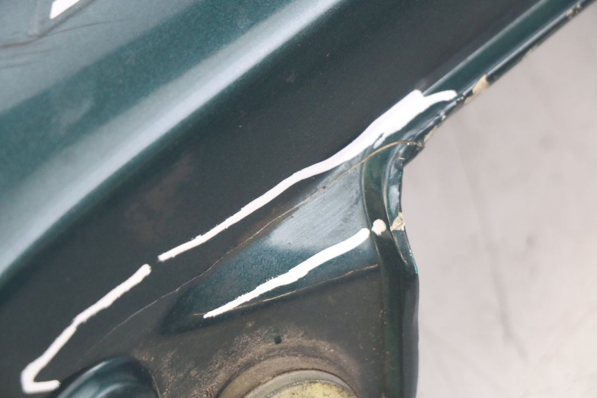 photo de LEFT REAR SIDE PANEL TRIUMPH SPRINT ST 955 (1999 - 2001) - Distinctive features