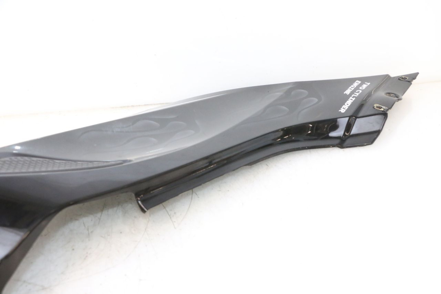 photo de REAR LEFT PANEL CAN-AM SPYDER RS 1000 (2008 - 2012) - Distinctive features