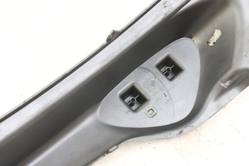 photo de LEFT REAR SIDE PANEL MBK STUNT NAKED 50 (2004 - 2018) - Technical close-up