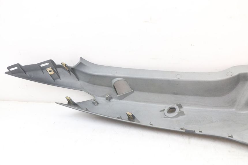 photo de REAR LEFT PANEL KYMCO SUPER 8 4T 50 (2018 - 2020) - Fixing points details