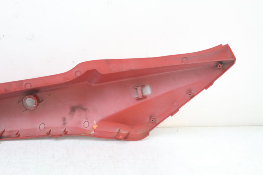 photo de REAR LEFT PANEL KYMCO SUPER 8 125 (2008 - 2015) - Surface and material condition