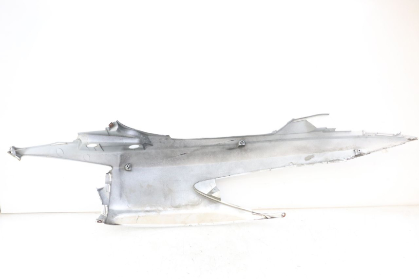 photo de REAR LEFT PANEL SUZUKI BURGMAN 125 (2007 - 2014) - Fixing points details