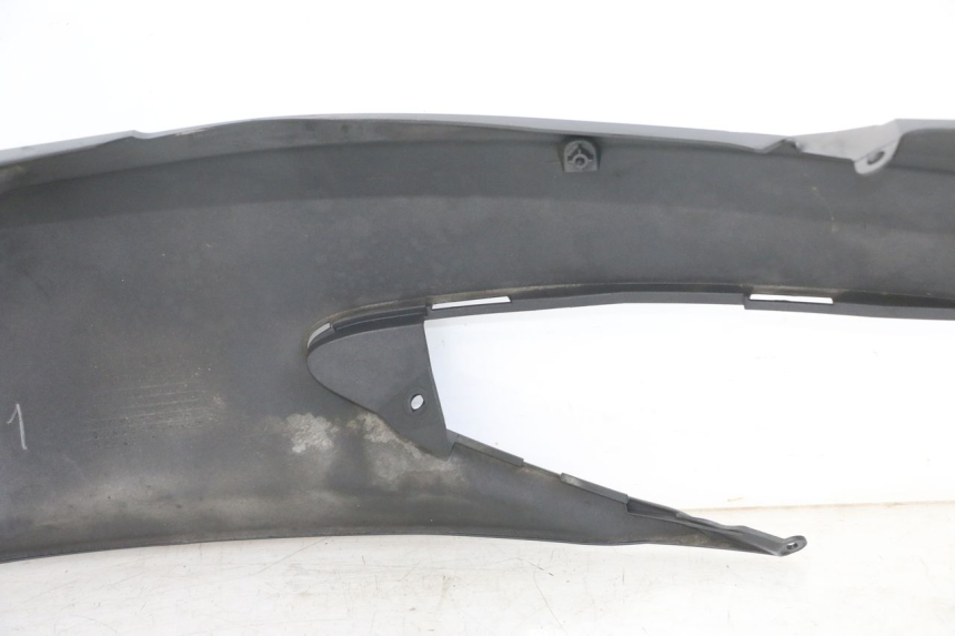 photo de REAR LEFT PANEL SUZUKI BURGMAN 125 (2018 - 2021) - Technical close-up