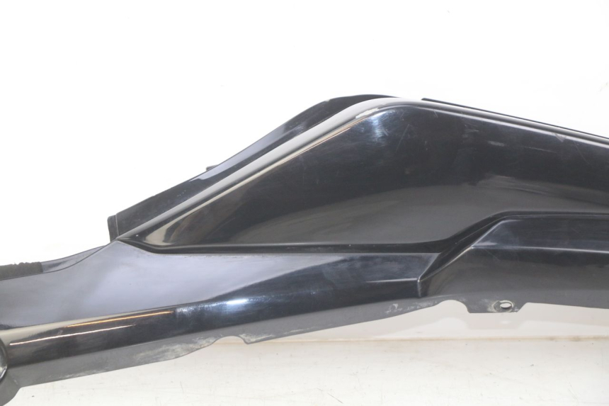 photo de LEFT REAR SIDE PANEL SYM WOLF SB 125 (2011 - 2018) - Surface and material condition