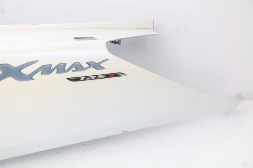 photo de LEFT REAR SIDE PANEL YAMAHA XMAX X-MAX 125 (2006 - 2009) - Fixing points details