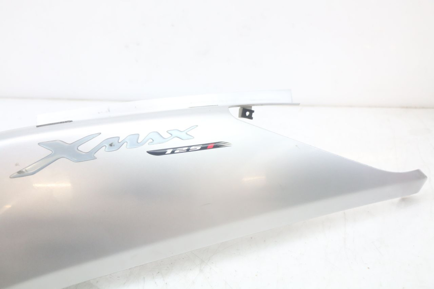 photo de LEFT REAR SIDE PANEL YAMAHA XMAX X-MAX 125 (2006 - 2009) - Zoom on usage condition