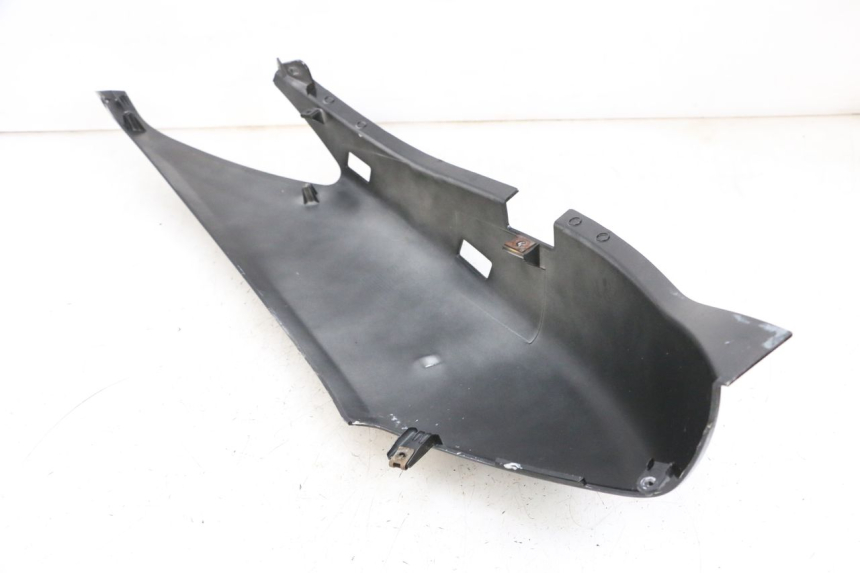 photo de LEFT REAR SIDE PANEL YAMAHA XMAX X-MAX 125 (2006 - 2009) - Technical close-up