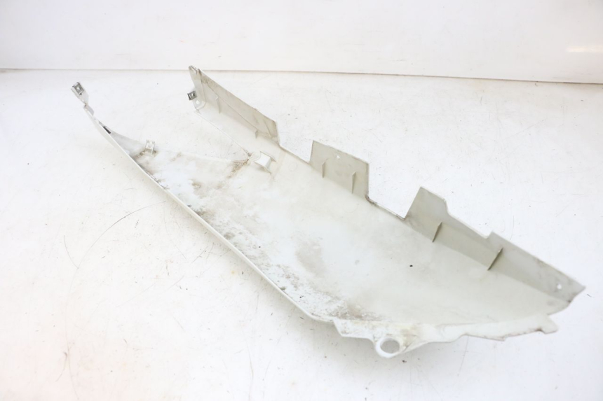 photo de LEFT REAR SIDE PANEL YAMAHA X-MAX XMAX 125 (2010 - 2013) - Alternative perspective