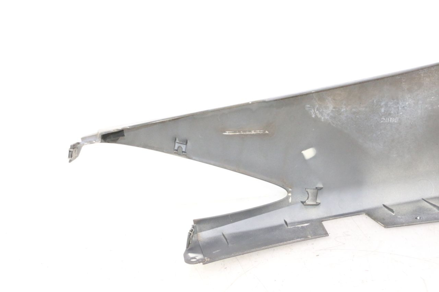 photo de LEFT REAR SIDE PANEL YAMAHA X-MAX XMAX 125 (2010 - 2013) - Fixing points details