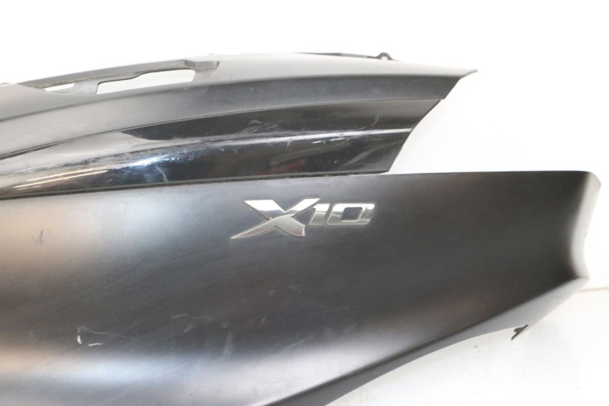 photo de LEFT REAR SIDE PANEL PIAGGIO X10 125 (2012 - 2017) - Distinctive features