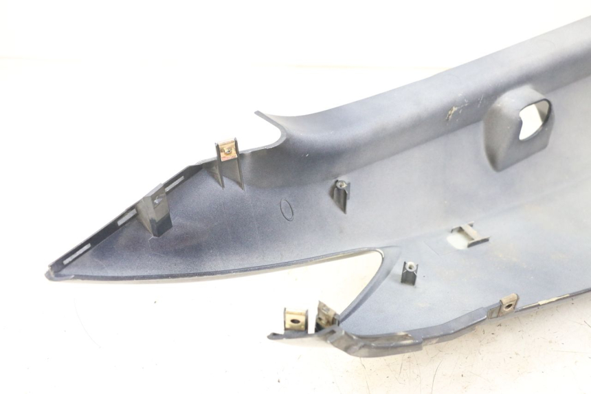 photo de LEFT REAR SIDE PANEL KYMCO XCITING 250 (2006 - 2009) - Zoom on usage condition