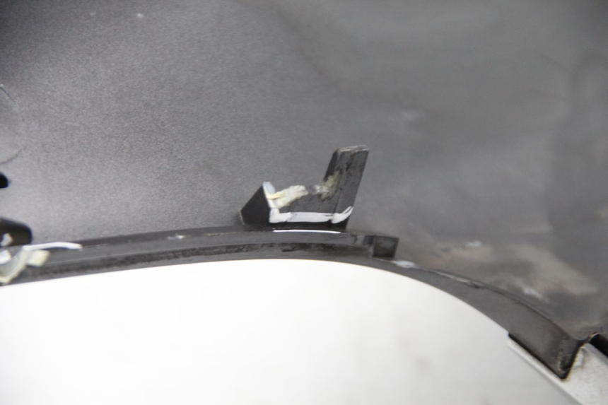 photo de LEFT REAR SIDE PANEL PIAGGIO XEVO - X EVO 125 (2007 - 2017) - Fixing points details