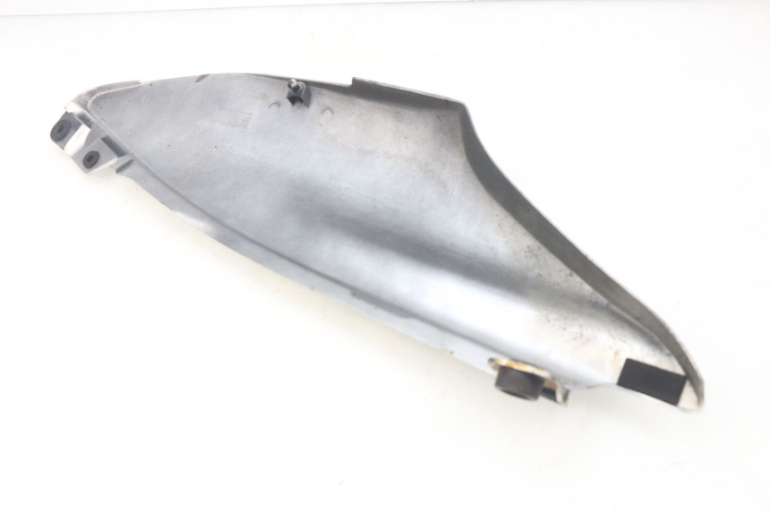 photo de LEFT REAR SIDE PANEL SUZUKI XF FREEWIND 650 (1997 - 2003) - Component detail