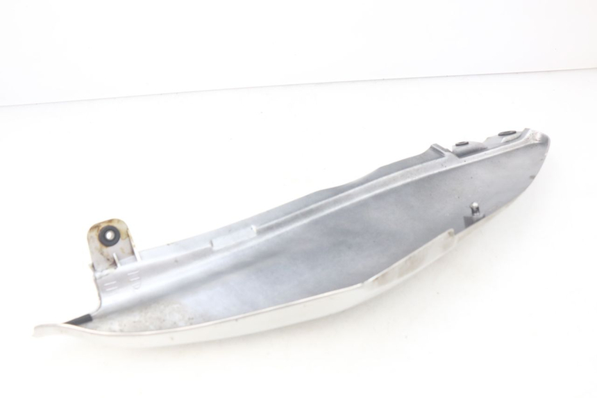 photo de LEFT REAR SIDE PANEL SUZUKI XF FREEWIND 650 (1997 - 2003) - Zoom on usage condition