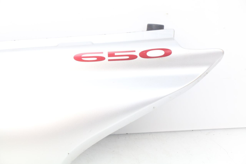 photo de LEFT REAR SIDE PANEL SUZUKI XF FREEWIND 650 (1997 - 2003) - Fixing points details