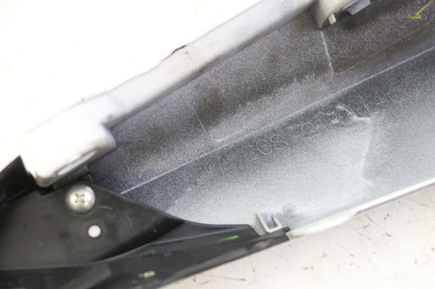 photo de REAR LEFT PANEL YAMAHA XJ6 ABS 600 (2008 - 2016) - Alternative perspective