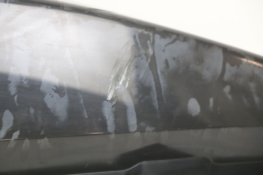 photo de LEFT REAR SIDE PANEL YAMAHA XP T-MAX TMAX ABS 500 (2004 - 2007) - Technical close-up