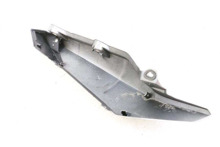 photo de REAR LEFT PANEL YAMAHA XJ6 600 (2008 - 2016) - Surface and material condition