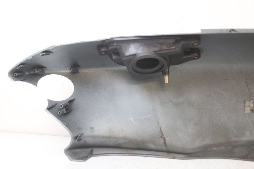 photo de REAR LEFT PANEL YAMAHA YP MAJESTY 125 (2002 - 2006) - Additional view of the item