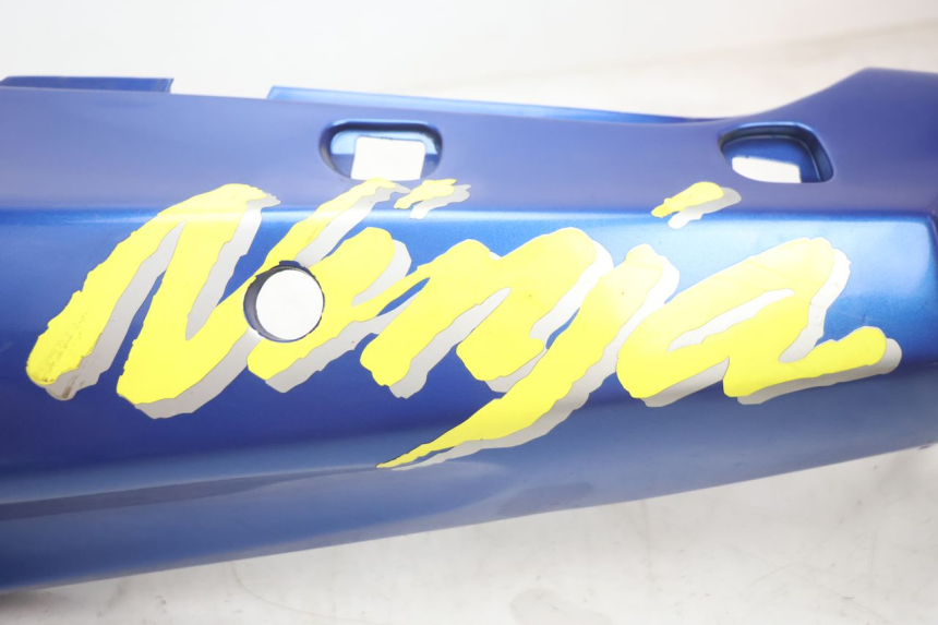photo de REAR LEFT PANEL KAWASAKI ZX-6R ZX6R 600 (1995 - 1997) - Technical close-up