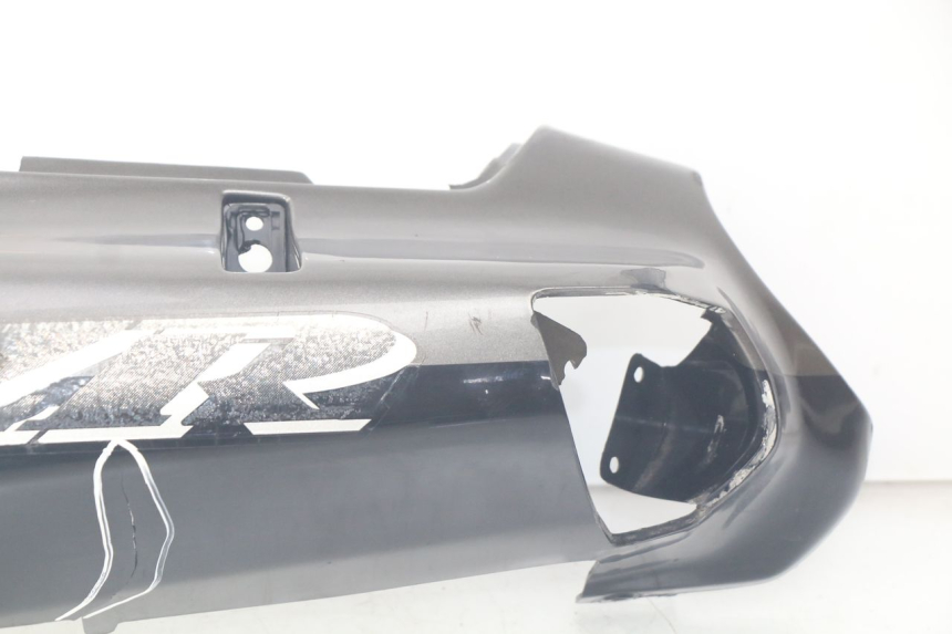 photo de LEFT REAR SIDE PANEL KAWASAKI ZZR 600 (1995 - 2004) - Additional view of the item