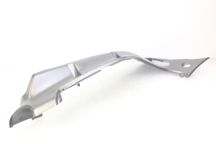 photo de LEFT REAR SIDE PANEL KAWASAKI ZZR 600 (1995 - 2004) - Fixing points details