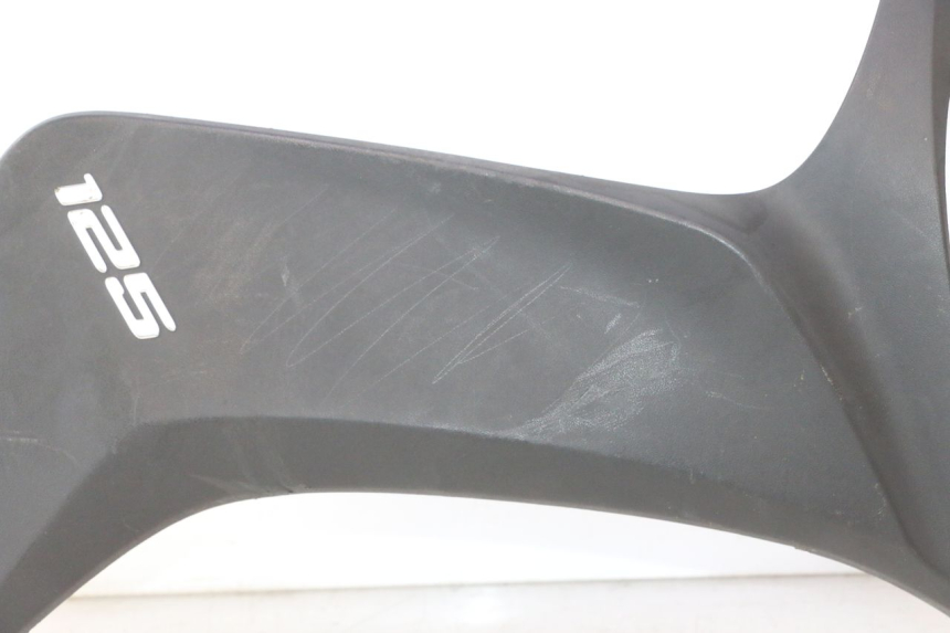 photo de RIGHT FRONT FAIRING KYMCO AGILITY CITY 16P 125 (2015 - 2024) - Zoom on usage condition