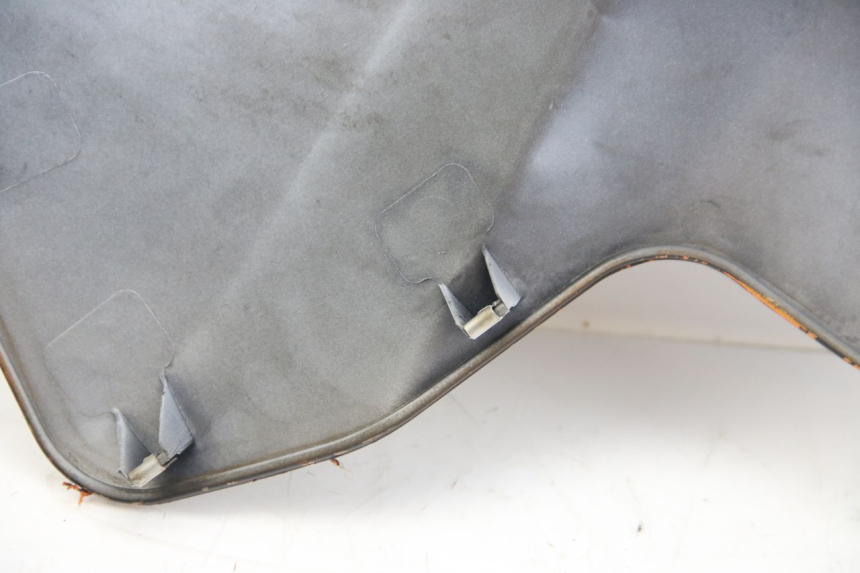 photo de RIGHT FRONT SIDE PANEL APRILIA ATLANTIC 500 (2002 - 2003) - High-resolution close-up