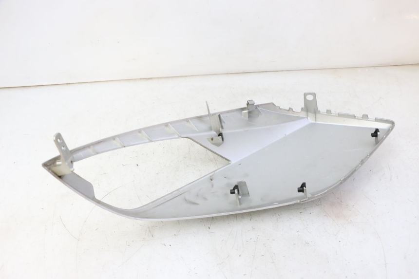 photo de RIGHT FRONT SIDE PANEL PEUGEOT CITYSTAR 50 (2013 - 2017) - Zoom on usage condition