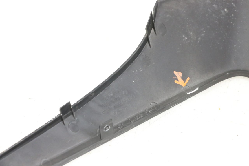 photo de RIGHT FRONT FAIRING KYMCO DINK STREET 125 (2009 - 2014) - Zoom on usage condition