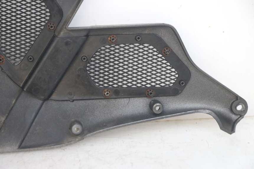 photo de RIGHT FRONT SIDE PANEL GILERA DNA 50 (2000 - 2007) - Zoom on usage condition