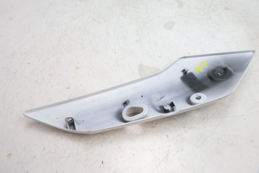 photo de RIGHT FRONT FAIRING YAMAHA FZ8 800 (2010 - 2016) - Additional view of the item