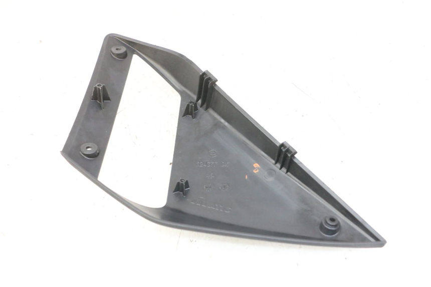 photo de RIGHT FRONT FAIRING GILERA NEXUS 300 (2008 - 2013) - Zoom on usage condition