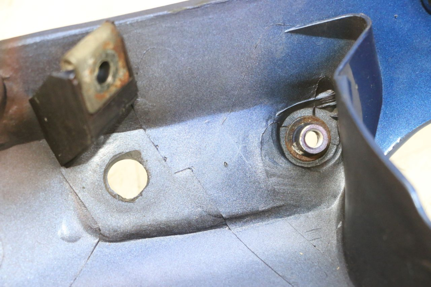 photo de RIGHT FRONT FAIRING KAWASAKI GPX R WARBIRD 600 (1988 - 1993) - Zoom on usage condition