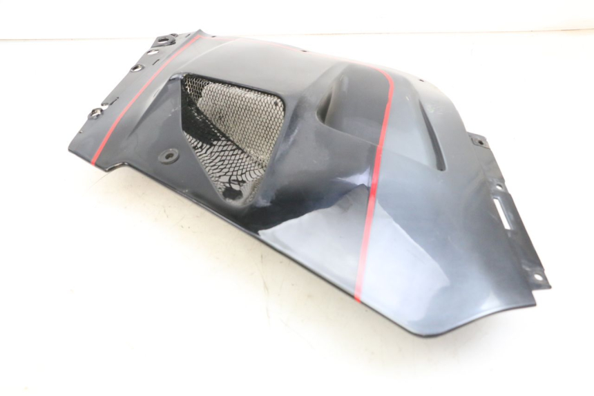 photo de RIGHT FRONT FAIRING KAWASAKI GPZ RX 1000 (1986 - 1988) - Distinctive features