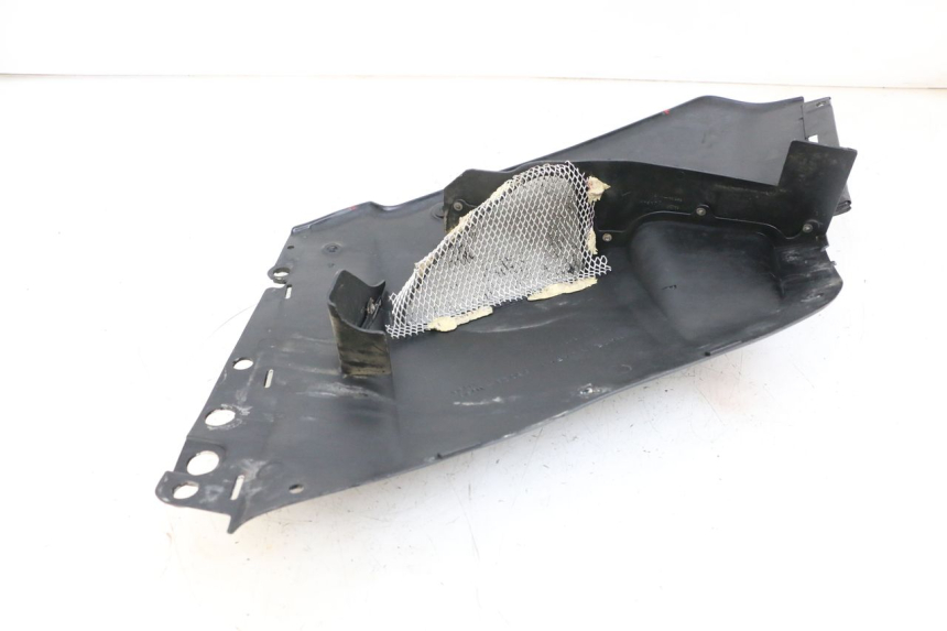 photo de RIGHT FRONT FAIRING KAWASAKI GPZ RX 1000 (1986 - 1988) - Technical close-up