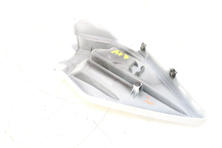photo de FRONT RIGHT LOWER SIDE PANEL YAMAHA FZ8 800 (2010 - 2016) - Zoom on usage condition