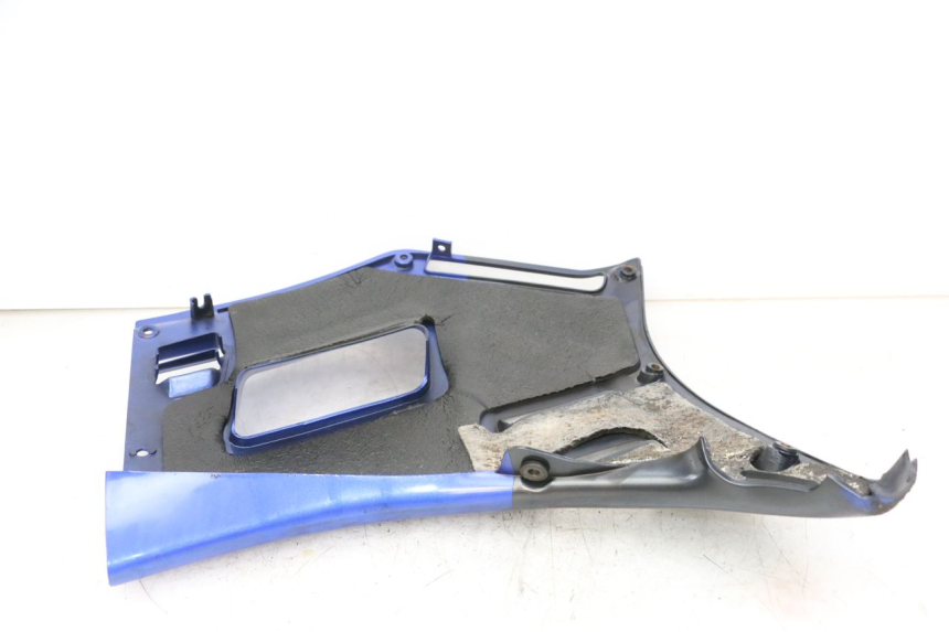 photo de RIGHT FRONT FAIRING KAWASAKI GTR 1000 (1994 - 2004) - Fixing points details