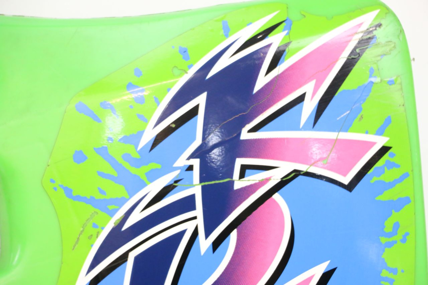 photo de RIGHT FRONT FAIRING KAWASAKI KDX 125 (1990 - 1991) - Fixing points details