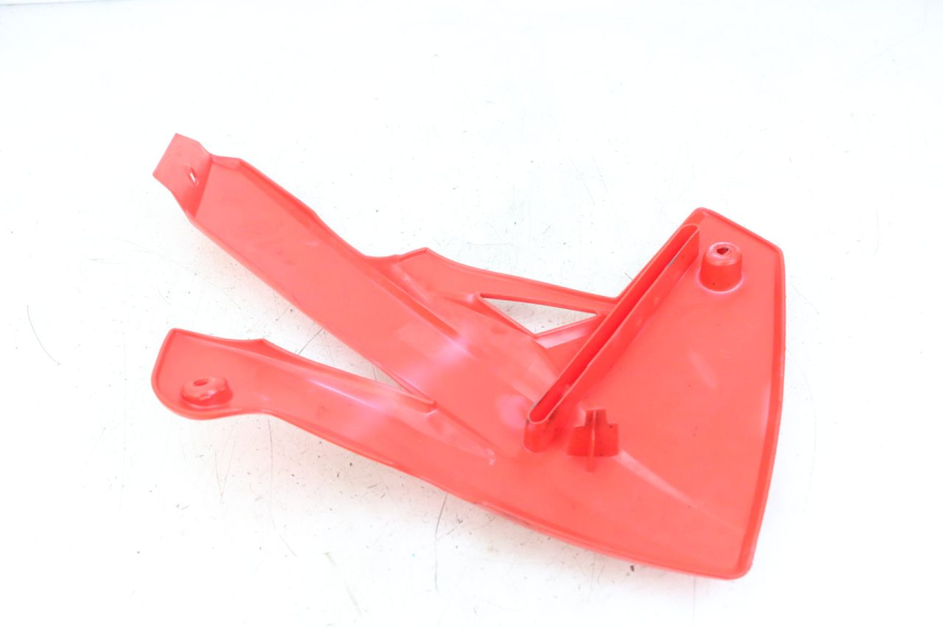 photo de RIGHT FRONT FAIRING RIEJU MRT 50 (2018 - 2021) - Zoom on usage condition