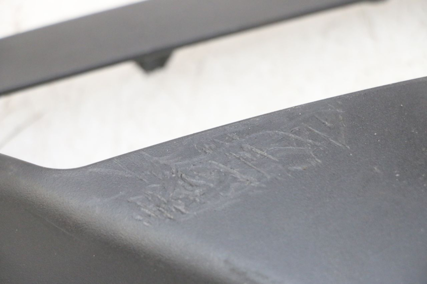 photo de RIGHT FRONT FAIRING GILERA NEXUS 125 (2009 - 2013) - Zoom on usage condition