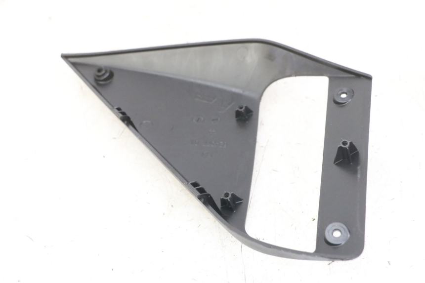 photo de RIGHT FRONT FAIRING GILERA NEXUS 125 (2009 - 2013) - Technical close-up