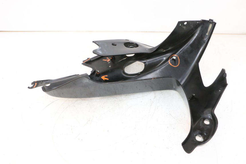 photo de RIGHT FRONT FAIRING HONDA NSR R 125 (1994 - 2003) - Fixing points details