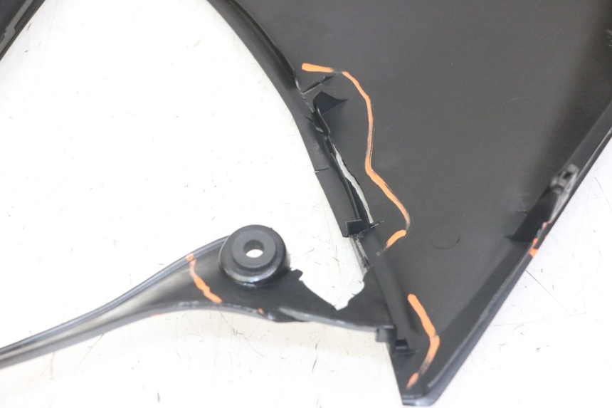 photo de RIGHT FRONT FAIRING HONDA NTV DEAUVILLE ABS 700 (2007 - 2016) - Zoom on usage condition