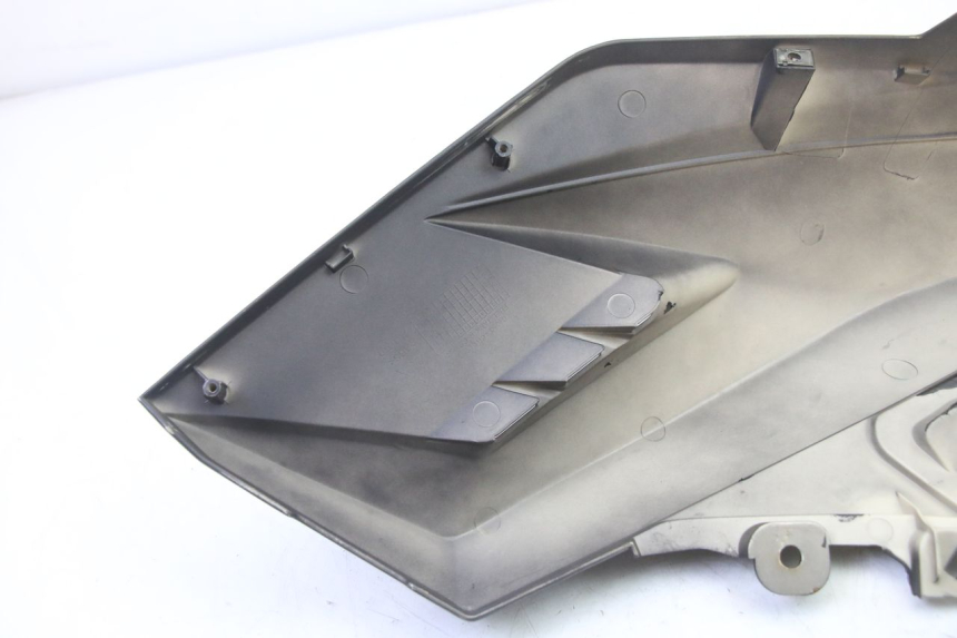 photo de RIGHT FRONT SIDE PANEL MAG POWER R-STREET 50 (2016 - 2025) - Fixing points details