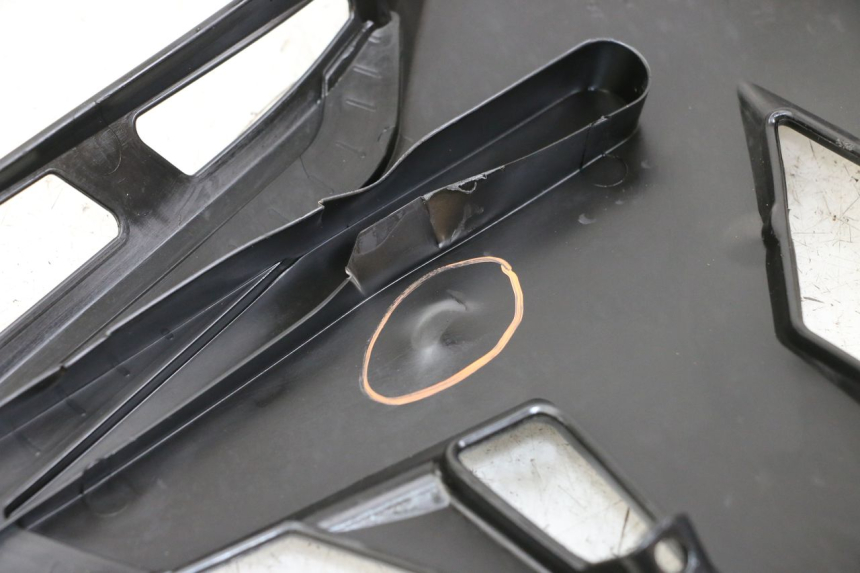 photo de RIGHT FRONT FAIRING SHERCO SM-R 50 (2013 - 2017) - Zoom on usage condition